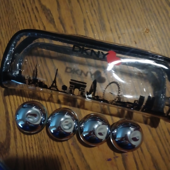 DKNY Be delicious 4 piece travel set + travel case - Picture 3 of 3